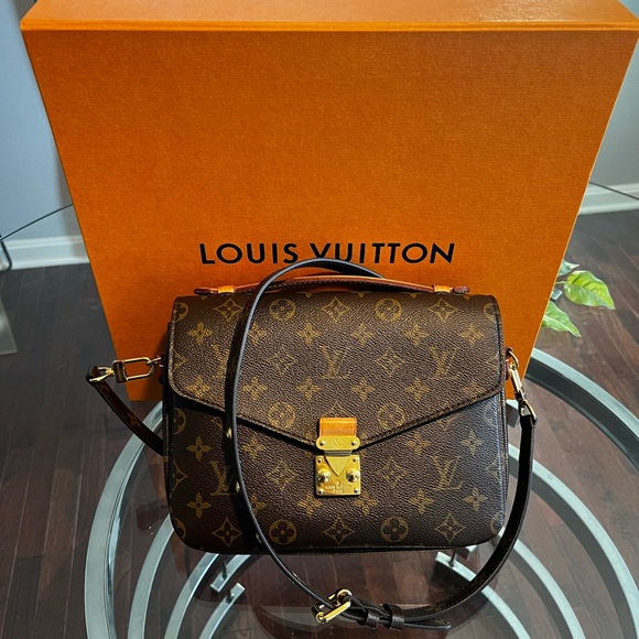 Louis Vuitton Pochette Métis Monogram - Picture 2 of 15